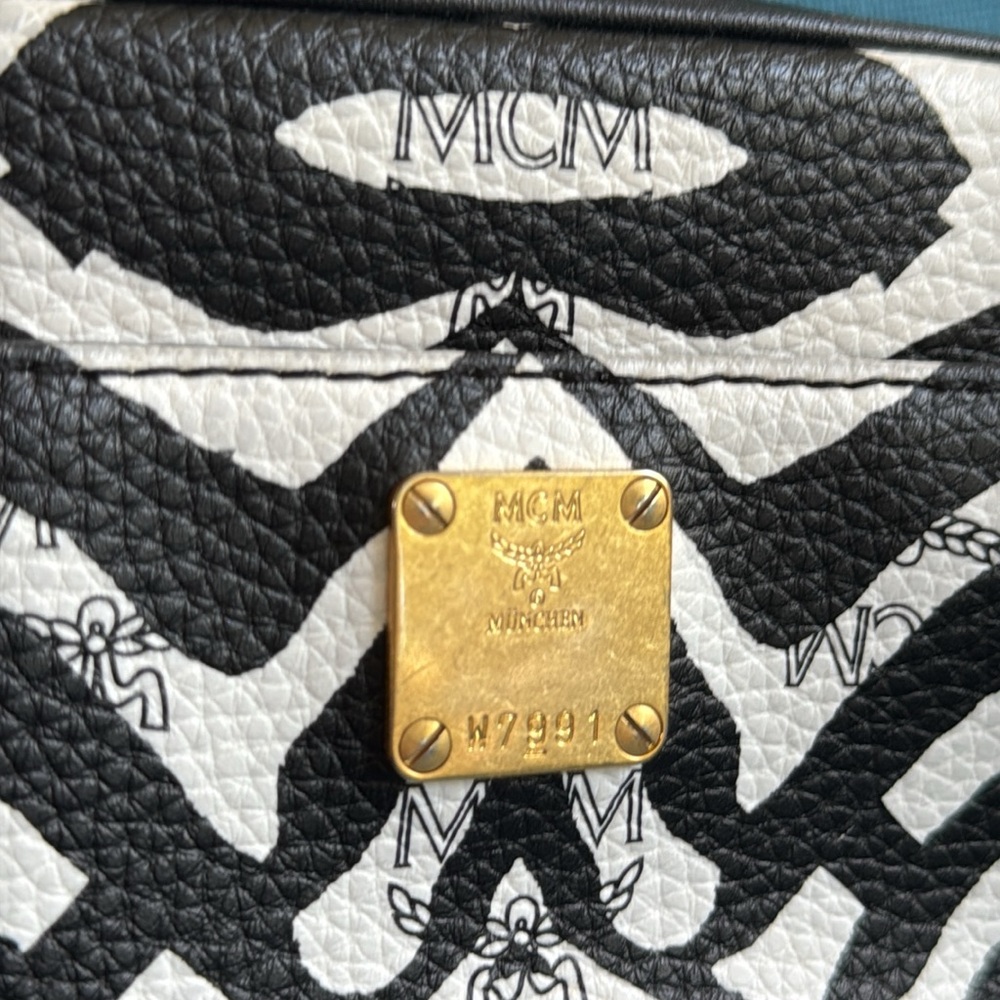 MCM Funky Zebra leather crossbody - Picture 6 of 16